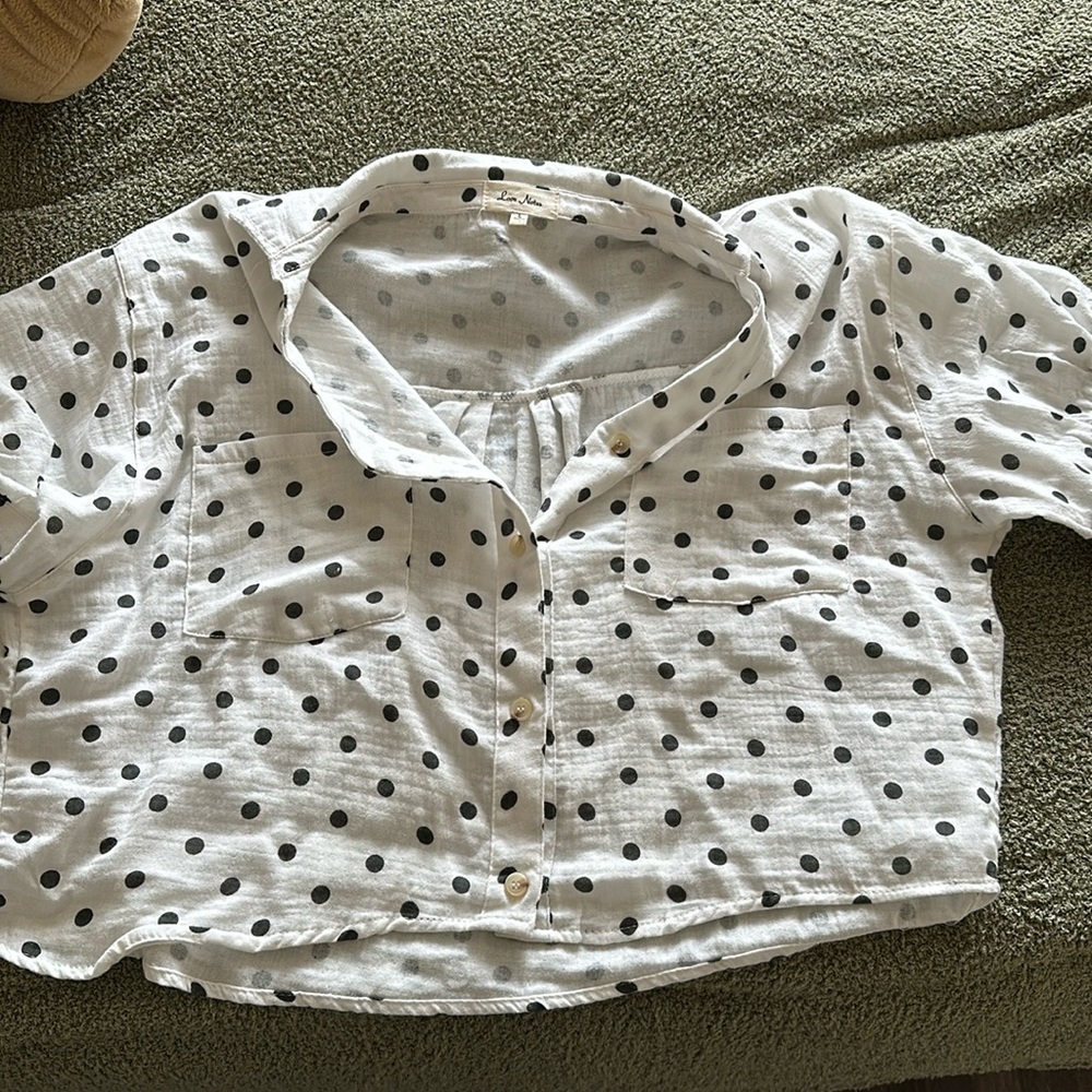 Cute pocket dot crop shirt